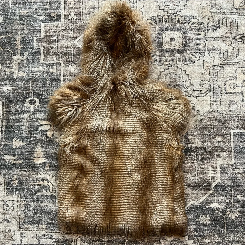 BCBGeneration‎ Faux Fur Hooded Vest Size M/L Excellent Condition!